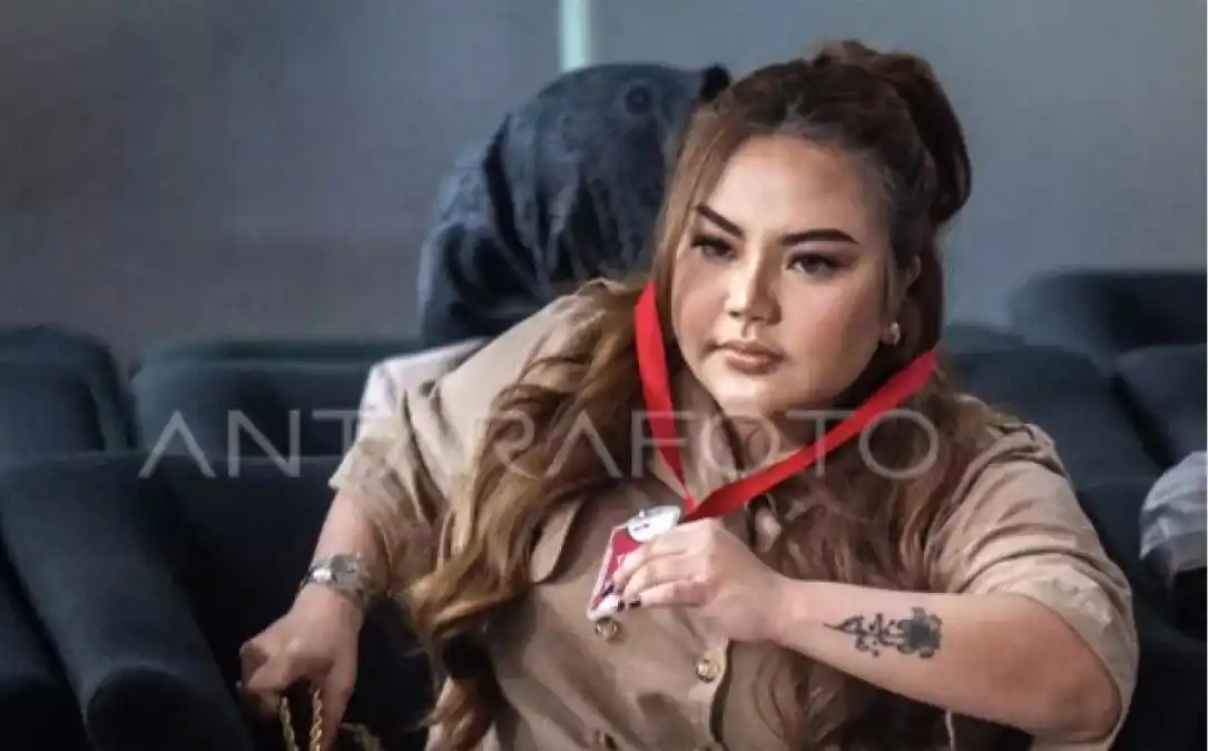 Drama yang menyeret nama mantan Gubernur Jawa Barat, Ridwan Kamil, bersama seorang perempuan bernama Lisa Mariana akhirnya menemukan titik balik dramatis ketika hasil tes DNA diumumkan Bareskrim Polri pada Rabu (20/8/2025) yang memastikan tidak ada kecocokan antara Ridwan Kamil dengan anak yang dilahirkan Lisa. Kini uang bulanan Lisa Mariana masih menjadi misteri. Foto: Dok MI/Antara