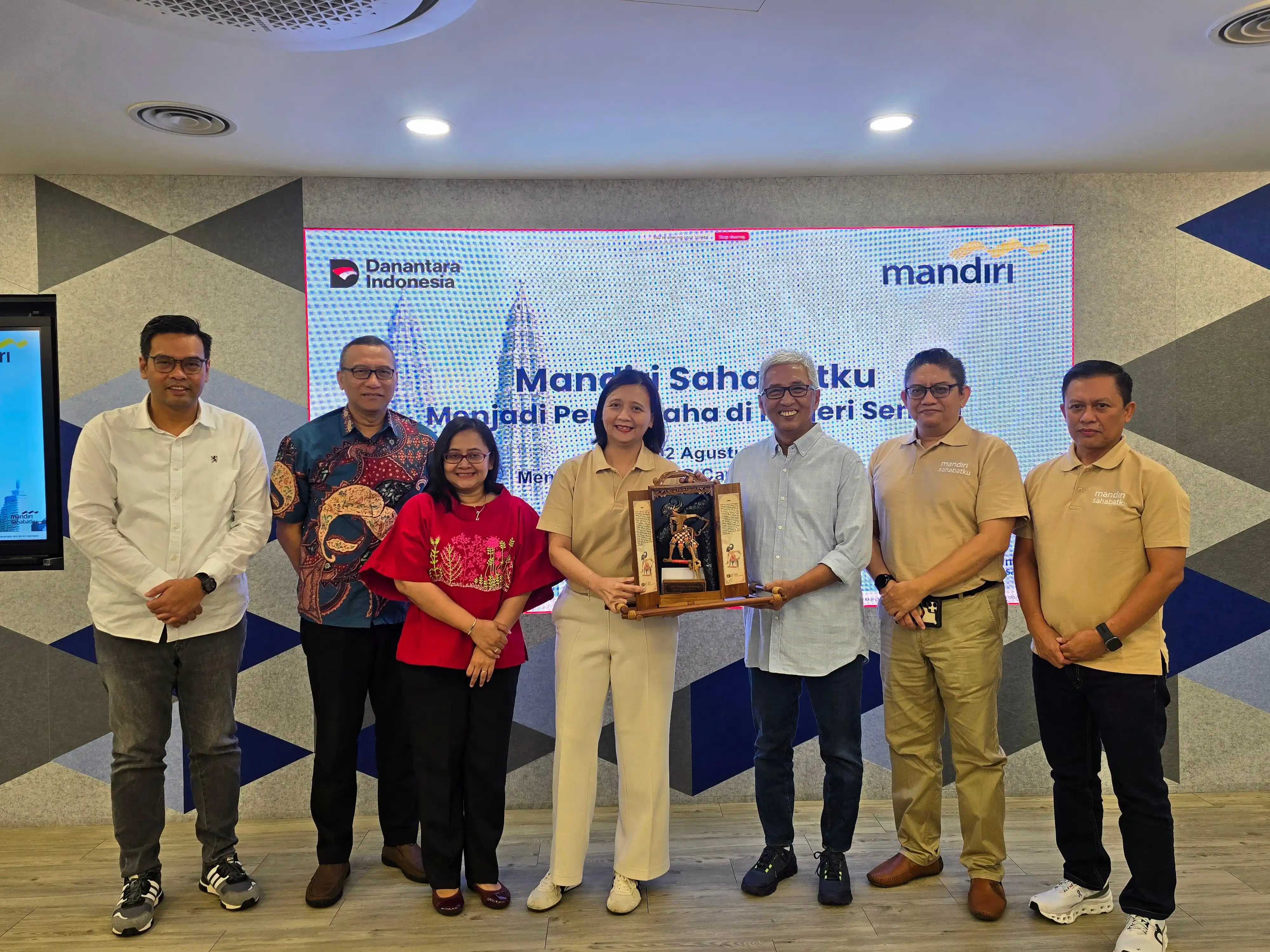 Realisasi dukungan Bank Mandiri bagi para Pekerja Migran Indonesia (PMI) melalui Mandiri Sahabatku di Kuala Lumpur, Malaysia. (Foto: Doc. Mandiri)