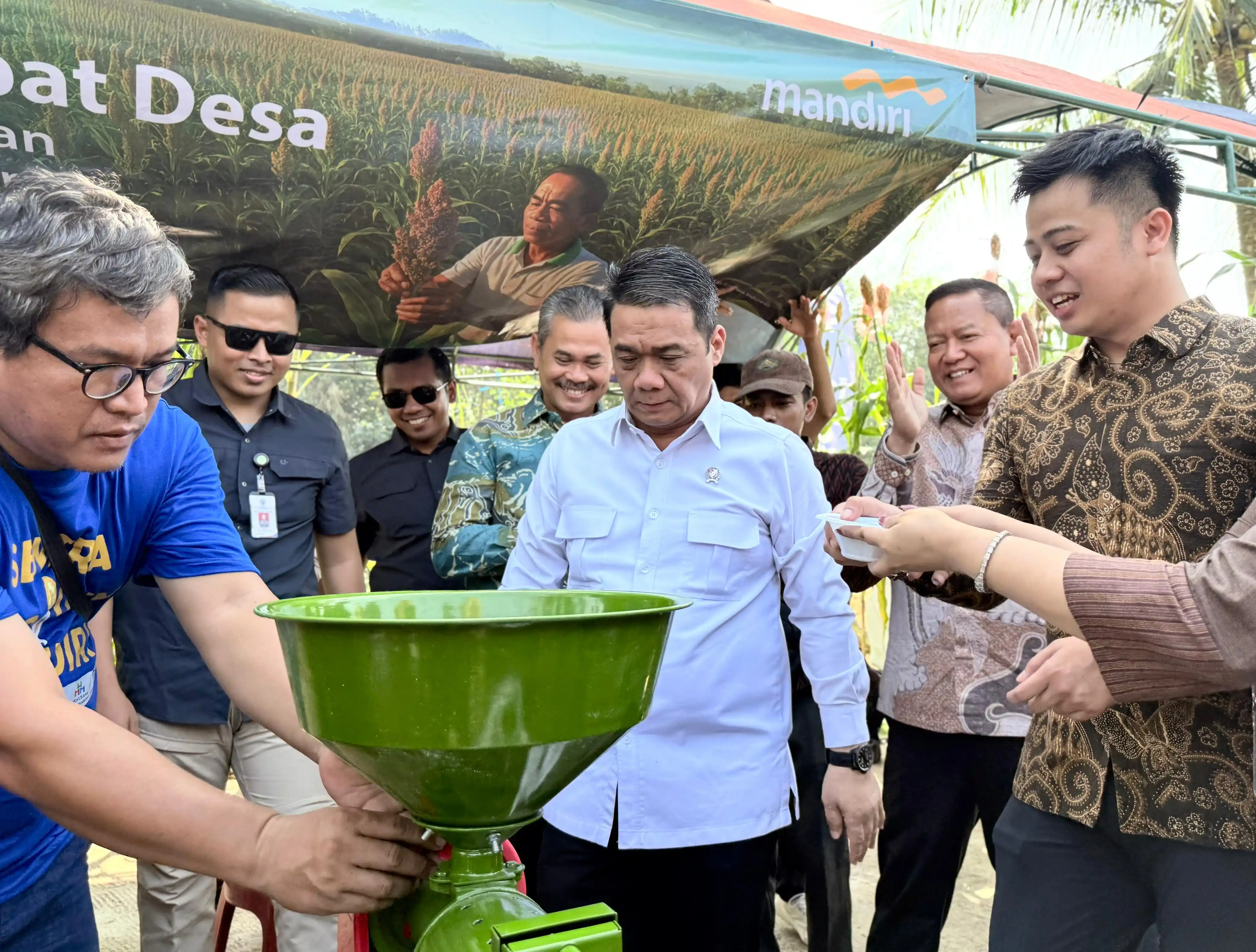 Bank Mandiri Budidaya Sorgum di Kabupaten Bogor [Foto: Doc. Mandiri]