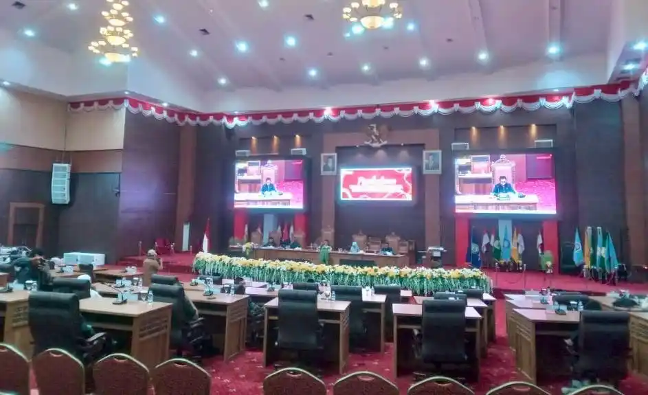 Masa Persidangan Ketiga Tahun Sidang 2024/2025 melalui Rapat Paripurna ke-21 yang digelar di Gedung DPRD Provinsi, Sofifi, Senin (26/5/2025) (Foto: Istimewa)