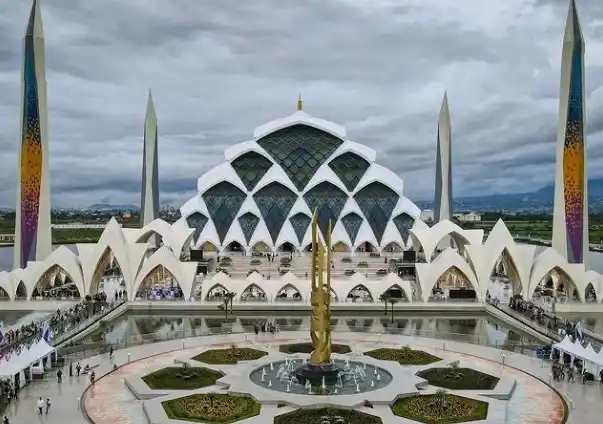 Pembangunan Masjid Al Jabbar di Gedebage, Kota Bandung, Jawa Barat (Jabar) menggunakan dana PEN Rp 207 Miliar di era Gubernur Ridwan Kamil (Foto: Dok MI)