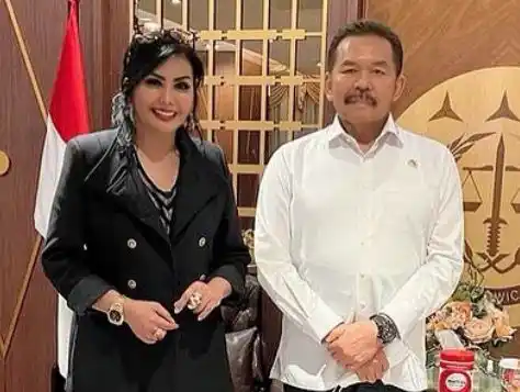 Pengusaha Maya Miranda Ambarsari (kiri) dan Jaksa Agung RI, ST. Burhanuddin [Foto: Instagram]