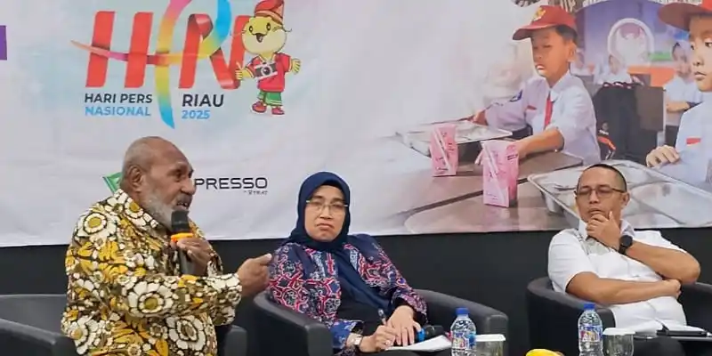 Tokoh masyarakat Papua Selatan, Johanes Gluba Gebze pada diskusi bertema Gizi Berkualitas Untuk Generasi Emas Indonesia, di Hall Dewan Pers, Kebon Sirih, Rabu (22/1/2025).