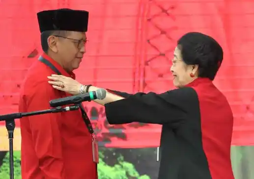 Ketua Umum DPP PDI Perjuangan (PDIP) Megawati Soekarnoputri, kembali melantik Hasto Kristiyanto menjadi Sekretaris Jenderal (Sekjen) DPP PDIP. [Foto: Doc. PDIP]