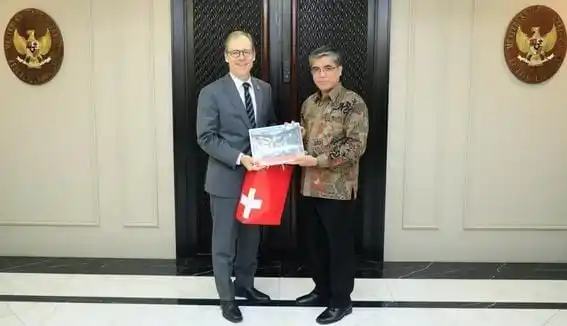 Dubes Swiss dan Menaker Yassierli (Foto: Kemnaker)