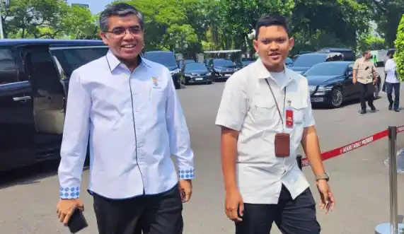 Menteri Ketenagakerjaan (Menaker) Yassierli (kiri) di Istana Kepresidenan Jakarta, Rabu (30/10/2024). [Foto: ANTARA]