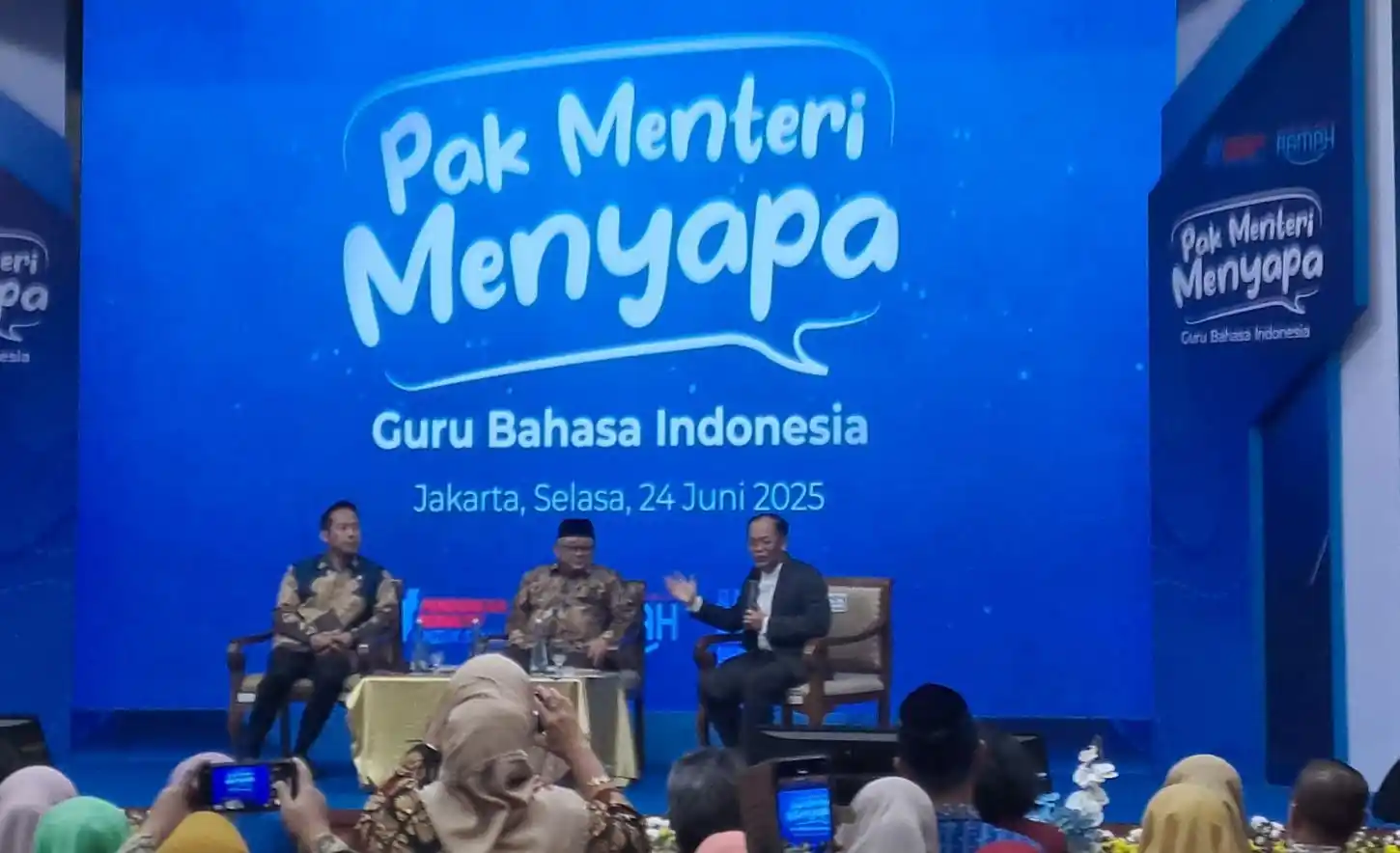 Mendikdasmen  Abdul Mu'ti dalam kegiatan bertajuk Pak Menteri Menyapa Guru Bahasa Indonesia. (foto. Rizal)