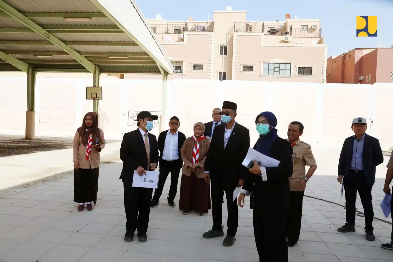 Menteri Pekerjaan Umum, Dody Hanggodo melakukan peninjauan lokasi pembangunan Sekolah Indonesia Luar Negeri (SILN) di Riyadh dan Jeddah, Arab Saudi, Selasa (21/10). (Foto: PU)