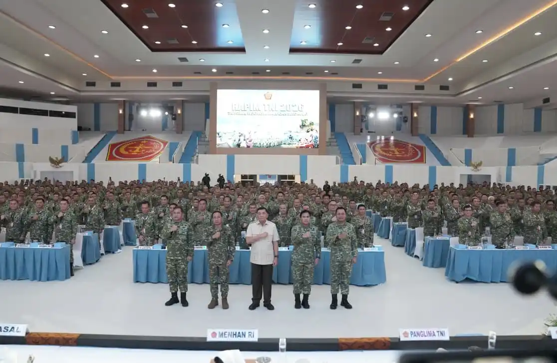Menteri Pertahanan Republik Indonesia, Sjafrie Sjamsoeddin, memberikan pengarahan strategis kepada jajaran pimpinan Tentara Nasional Indonesia (TNI) dalam acara Rapat Pimpinan (Rapim) TNI Tahun 2026 yang digelar di GOR A. Yani, Mabes TNI Cilangkap, Jakarta Timur, Selasa (10/02/2026).