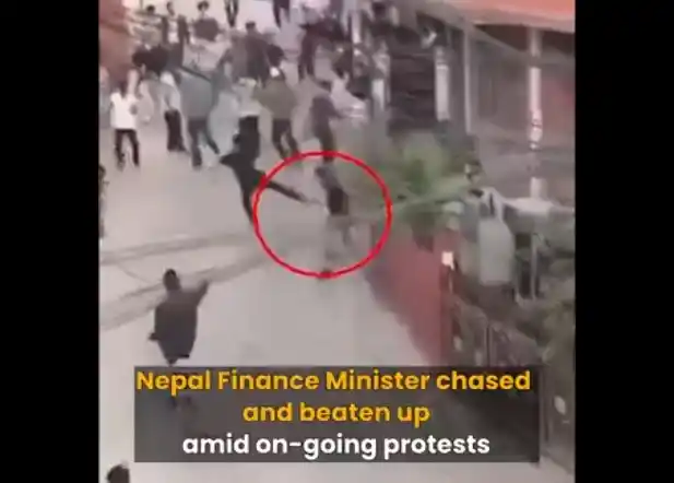 Menteri Keuangan Nepal dikejar dan dipukuli oleh para demonstran pada hari Selasa setelah Perdana Menteri KP Sharma Oli mengundurkan diri setelah protes keras yang dipimpin mahasiswa selama berhari-hari menentang korupsi dan larangan media sosial.