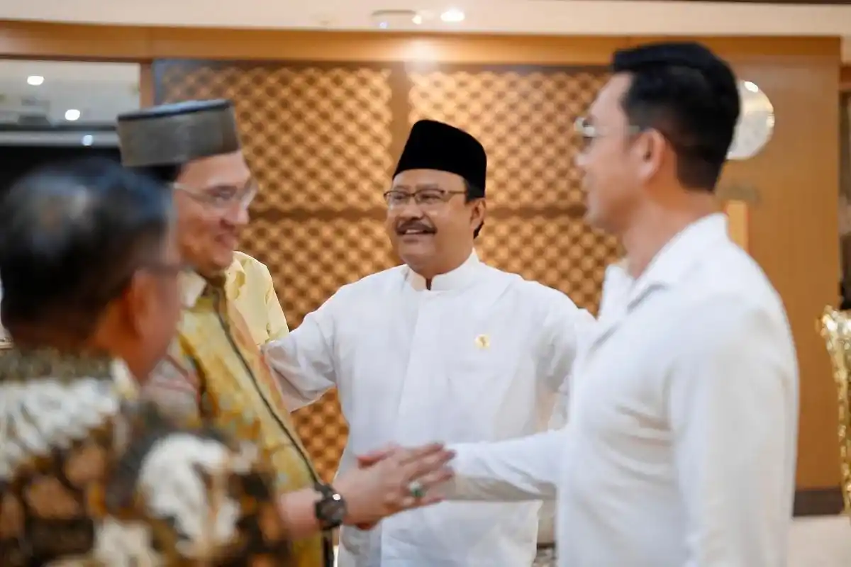 Menteri Sosial Saifullah Yusuf, berhasil mendamaikan Denny Sumargo dan Farhat Abbas  [Foto: Ist]