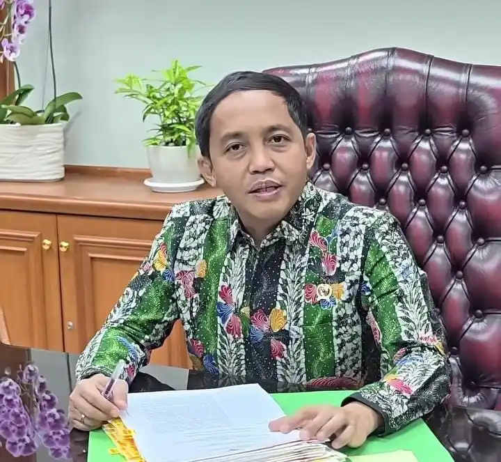 Menteri Kehutanan Raja Juli Antoni meneken SK pencabutan PBPH terhadap 22 perusahaan perusak hutan (Foto: Instagram)