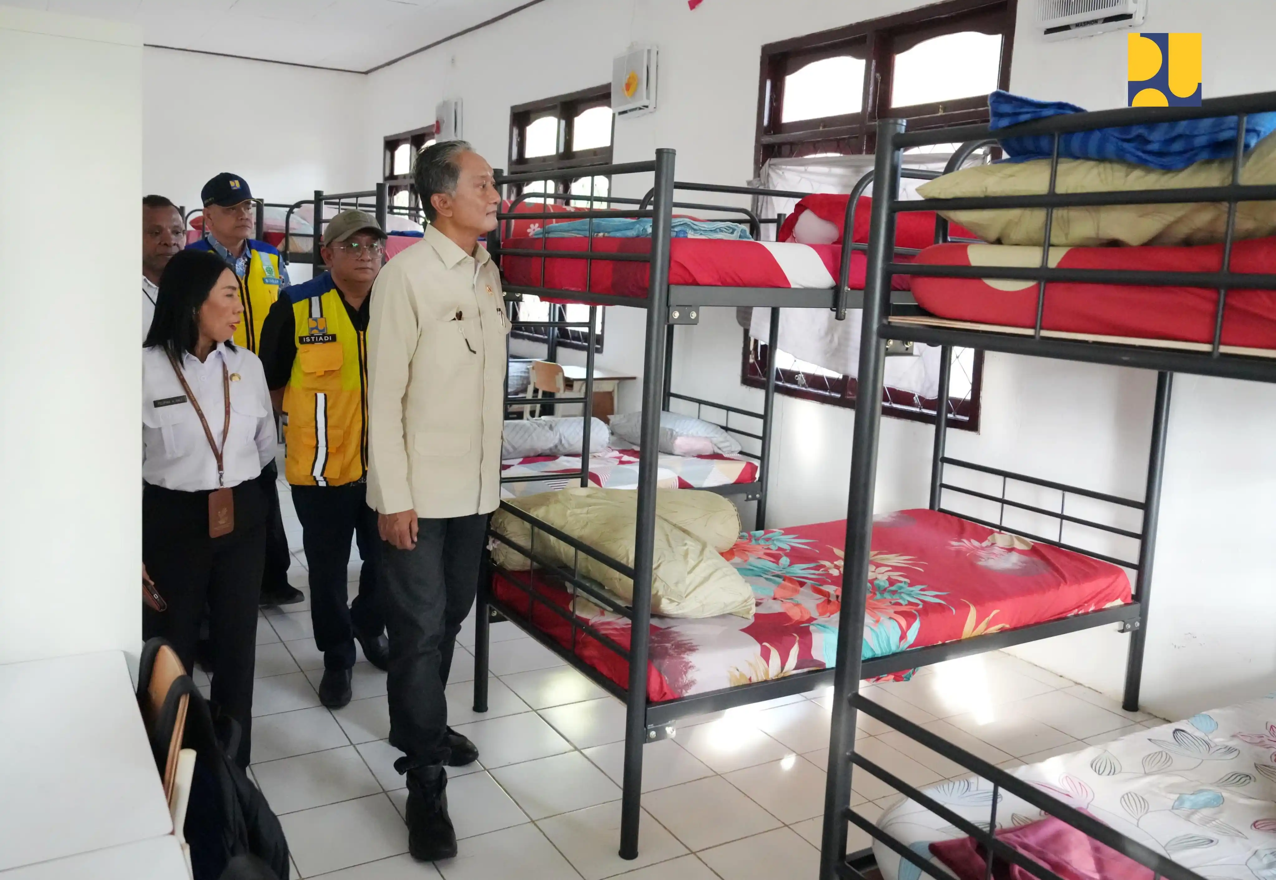 Menteri Pekerjaan Umum, Dody Hanggodo meninjau langsung sarana prasarana SRMP 19 Kupang, NTT, Jumat (19/9). (Foto: Dok PU)