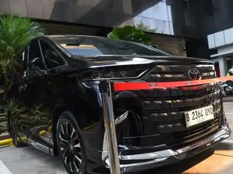 Satu unit mobil Toyota Alphard yang sempat disita penyidik Komisi Pemberantasan Korupsi (KPK) dari rumah mantan Wakil Menteri Ketenagakerjaan, Immanuel Ebenezer (Noel) dikembalikan.