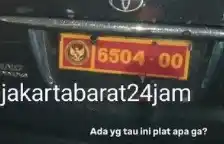 Pengemudi Mobil Dinas Tabrak Pejalan Kaki-Pemotor di Jakbar [Foto: Tangkapan layar]