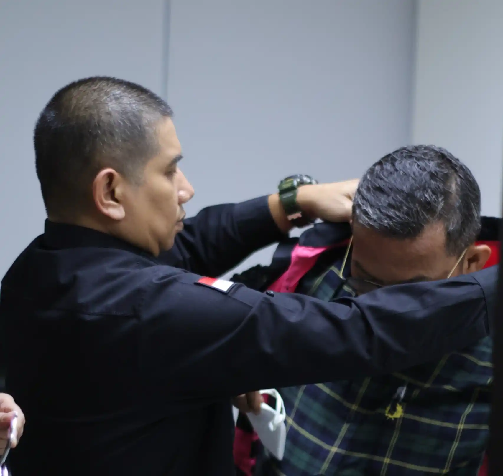 Muhammad Syafei, Head of Social Security Legal Wilmar Group mengenakan rompi tahanan Kejagung (Foto: Dok MI/Aswan)