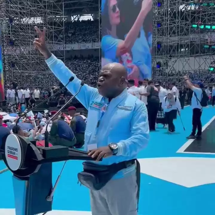 Natalius Pigai Semprot Kubu 01 dan 03 Minta Pilpres Ulang: Baru Pertama Kali di Bawah Alam Semesta!