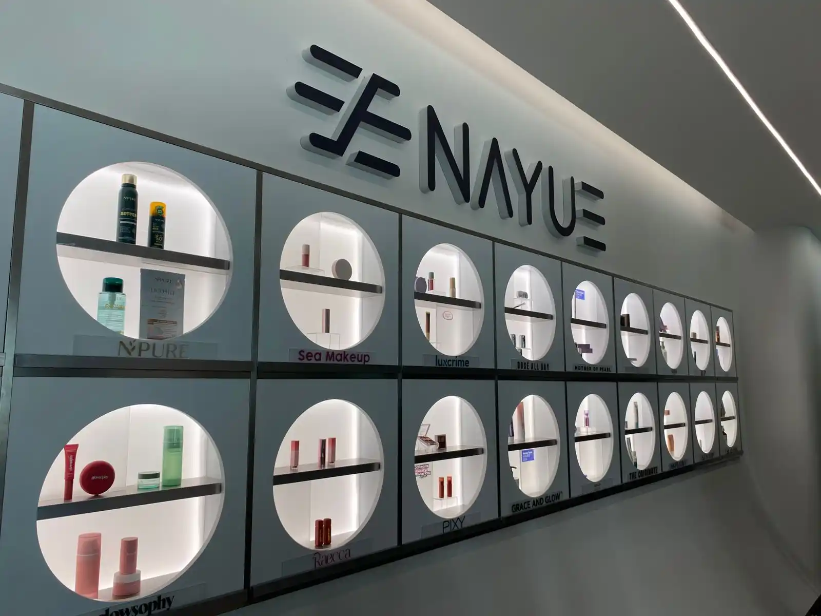 Industri kecantikan Tanah Air makin naik level! PT NAYUE Kosmetik Indonesia resmi membuka pabrik kosmetik raksasa di Indonesia, yang digadang-gadang jadi salah satu factory terbesar di Asia Tenggara. (Foto: Dok MI/Adelio Pratama)