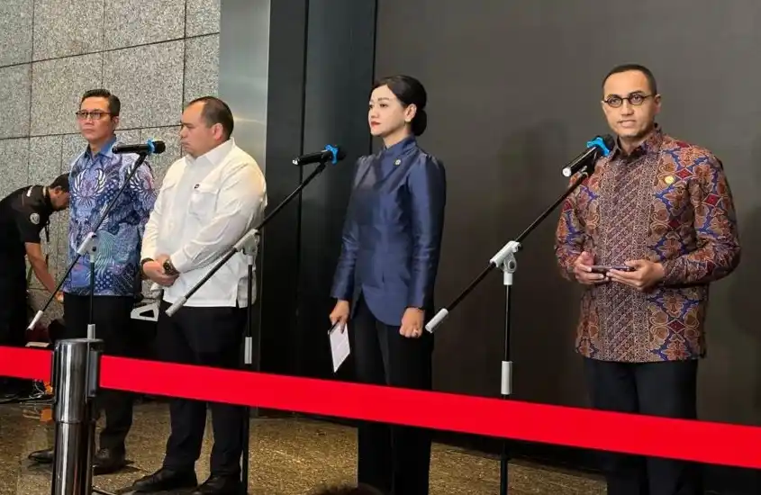 Pejabat Sementara (Pjs) Kepala Eksekutif Pengawas Pasar Modal, Keuangan Derivatif, dan Bursa Karbon, Hasan Fawzi saat ditemui di Gedung BEI, Senin (2/2/2026). (Foto: Dok MI)