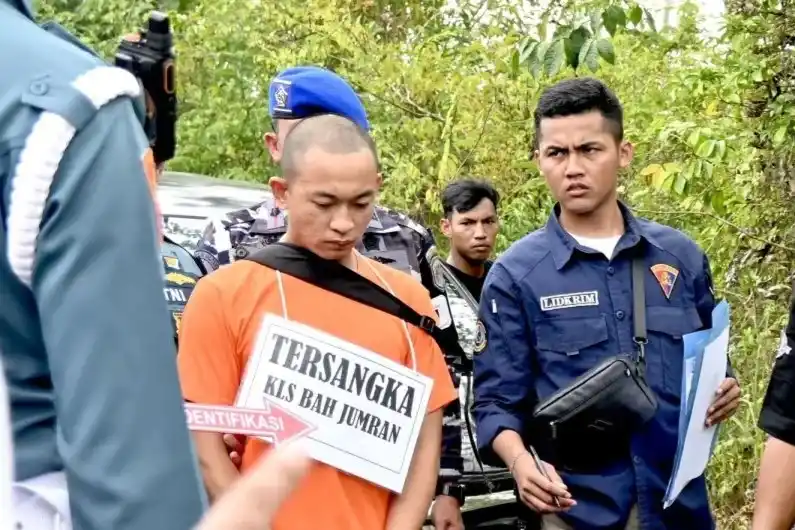 Oknum TNI AL Kelas I Jumran (baju oranye) (Foto: Ist)