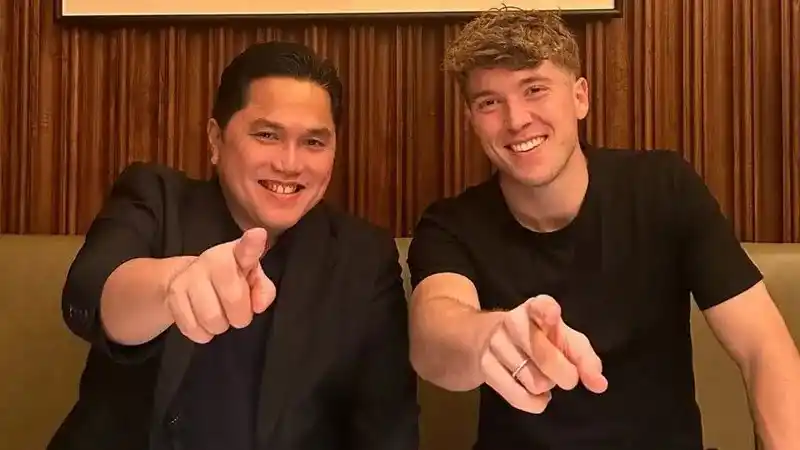 Ole Romeny bersama Ketua PSSI Erick Thohir (foto: MI)