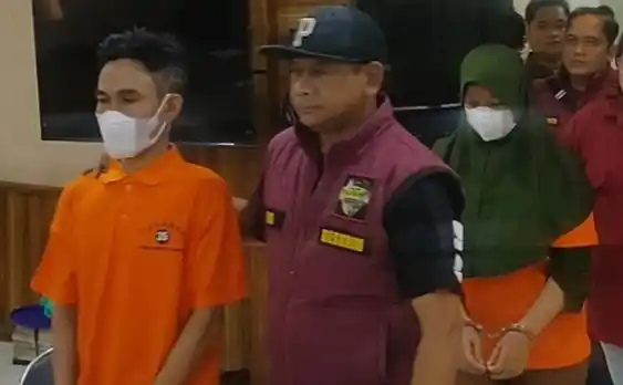 Pasutri berinisial H dan BU tersangka penelantaran bayi di RS Grogol Petamburan [Foto: Ant]