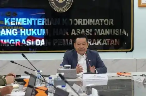Wamenko Kumham Imipas RI Otto Hasibuan saat memimpin Rapat Tindak Lanjut Hearing Perkara Detenté di Jakarta, Rabu (11/6/2025) (Foto: Istimewa)