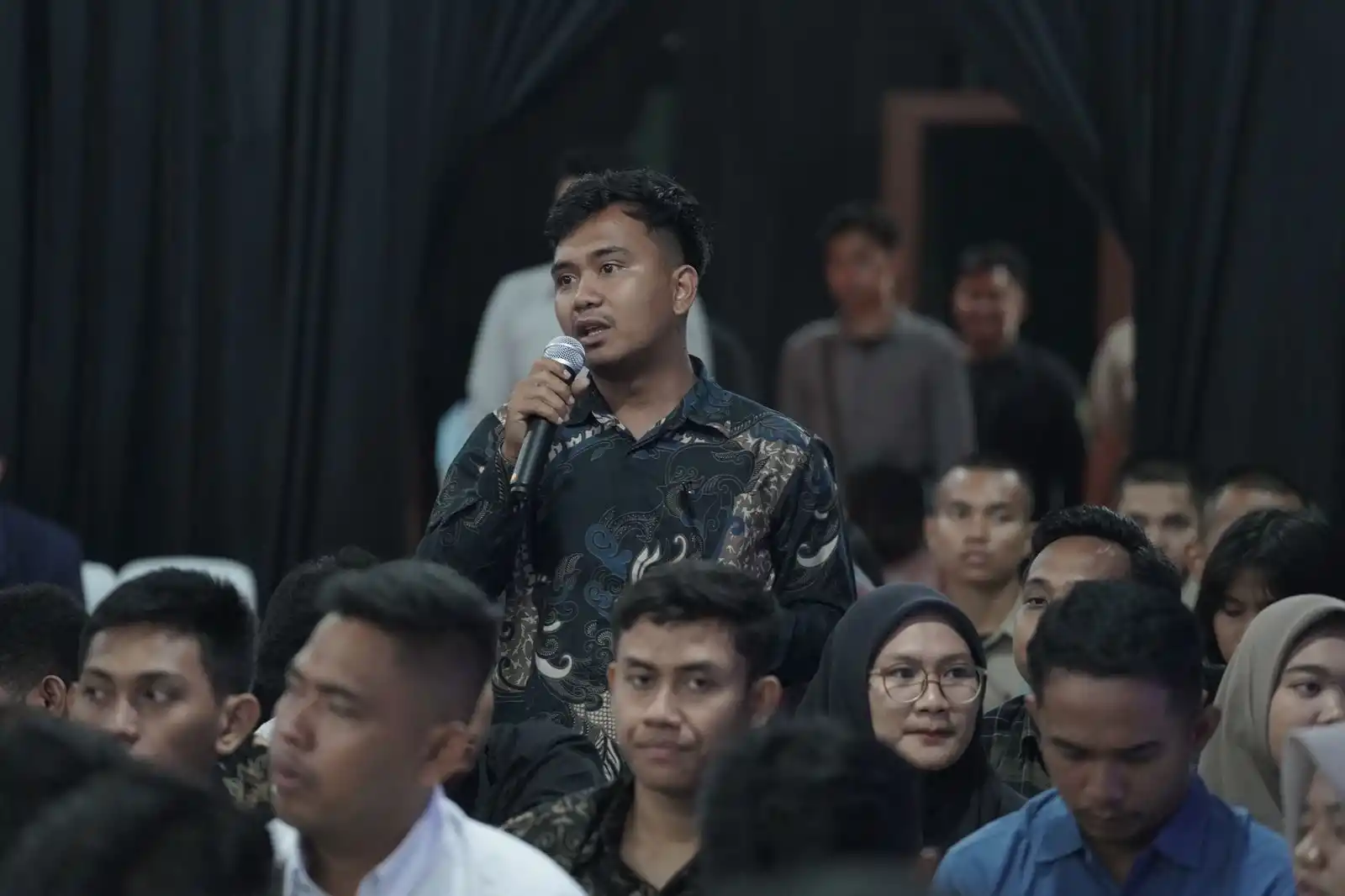 Alumni kampus perkebunan mengikuti PTPN Career Expo 2024 di ITSI Medan dan LPP Yogyakarta akhir pekan lalu. Di momentum bulan Sumpah Pemuda tahun ini PalmCo menyalurkan beragam beasiswa mencapai Rp 2,5 miliar dan membuka lowongan kerja untuk calon karyawan pimpinan melalui Career Expo.