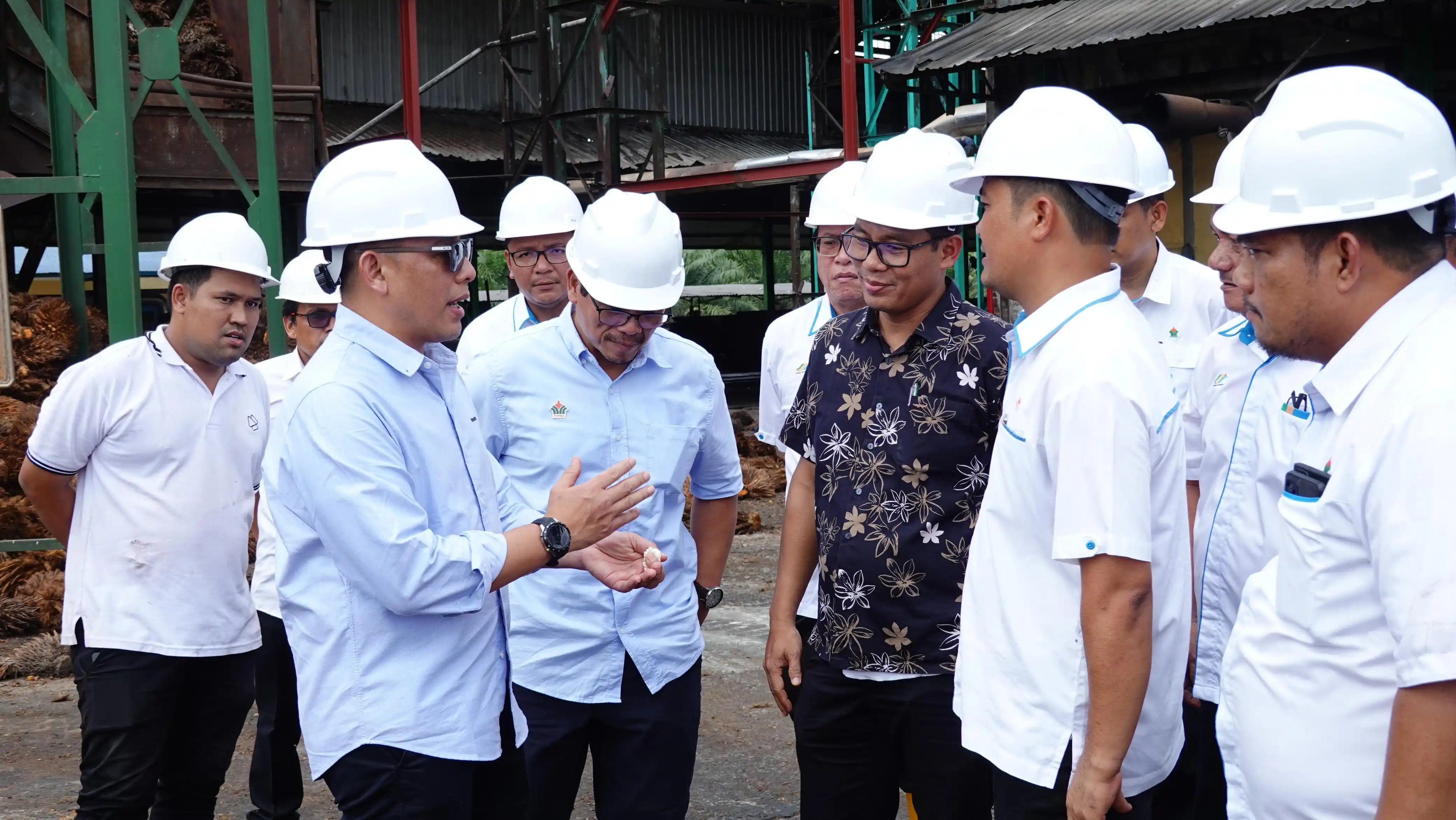 Direktur Utama PTPN IV PalmCo Jatmiko K Santosa mentargetkan perolehan nilai tambah mencapai USD3,6 Juta dari produk CPO bersertifikat RSPO IP. Proses pengiriman perdana minyak sawit mentah atau CPO produksi PTPN IV yang telah mengantongi sertifikasi RSPO model Identity Preserved berstandar global sendiri dilaksanakan di Rokan Hulu, Riau baru-baru ini. CPO premium tersebut memenuhi seluruh aspek sustainability yang ketat sesuai standar pasar internasional.