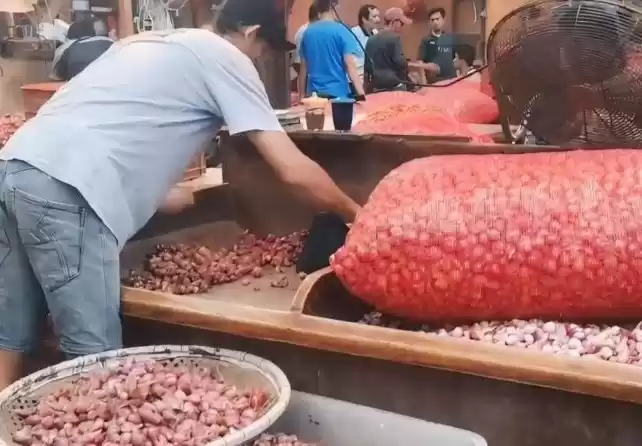 penjual Bawang merah (Foto: Ist)