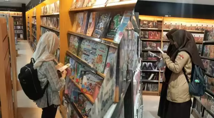 Pelajar sedang berada di pustaka. (Foto: Antara)