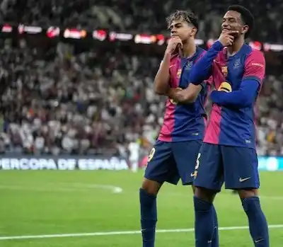 Pemain Barcelona selebrasi usai banai Real Madrid 5-2 (Foto: Ist)