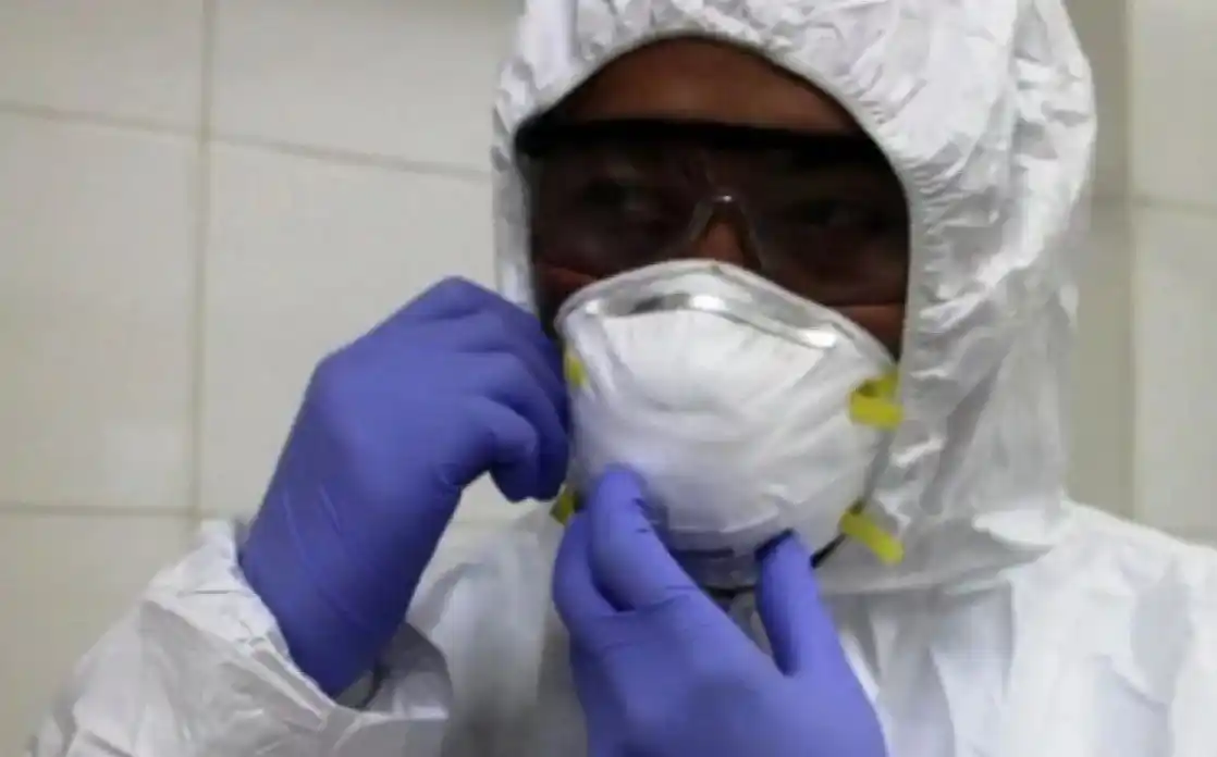 Ilustrasi - Petugas kesehatan mengenakan alat pelindung diri (APD) (Foto: Istimewa)