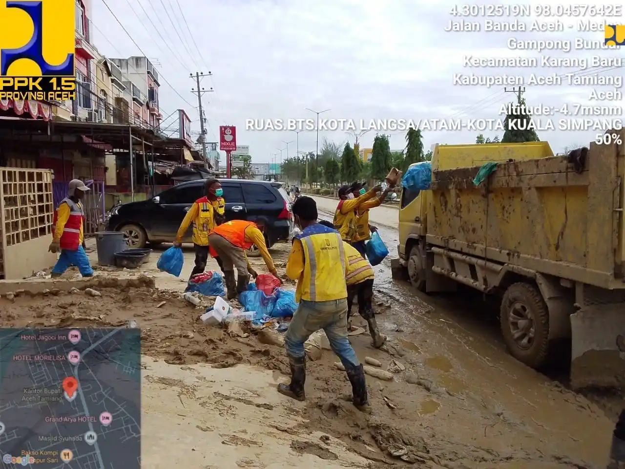 Kementerian Pekerjaan Umum libatkan warga Aceh Tamiang bersihkan jalan lewat program padat karya
