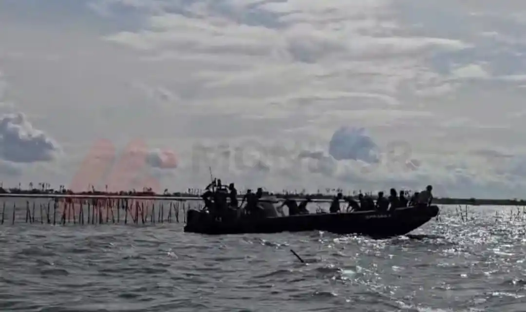 Pembongkaran pagar laut sepanjang 30 kilometer di Pantai Tanjung Pasir, Kecamatan Teluknaga, Kabupaten Tangerang, Banten (Foto: Dok MI)