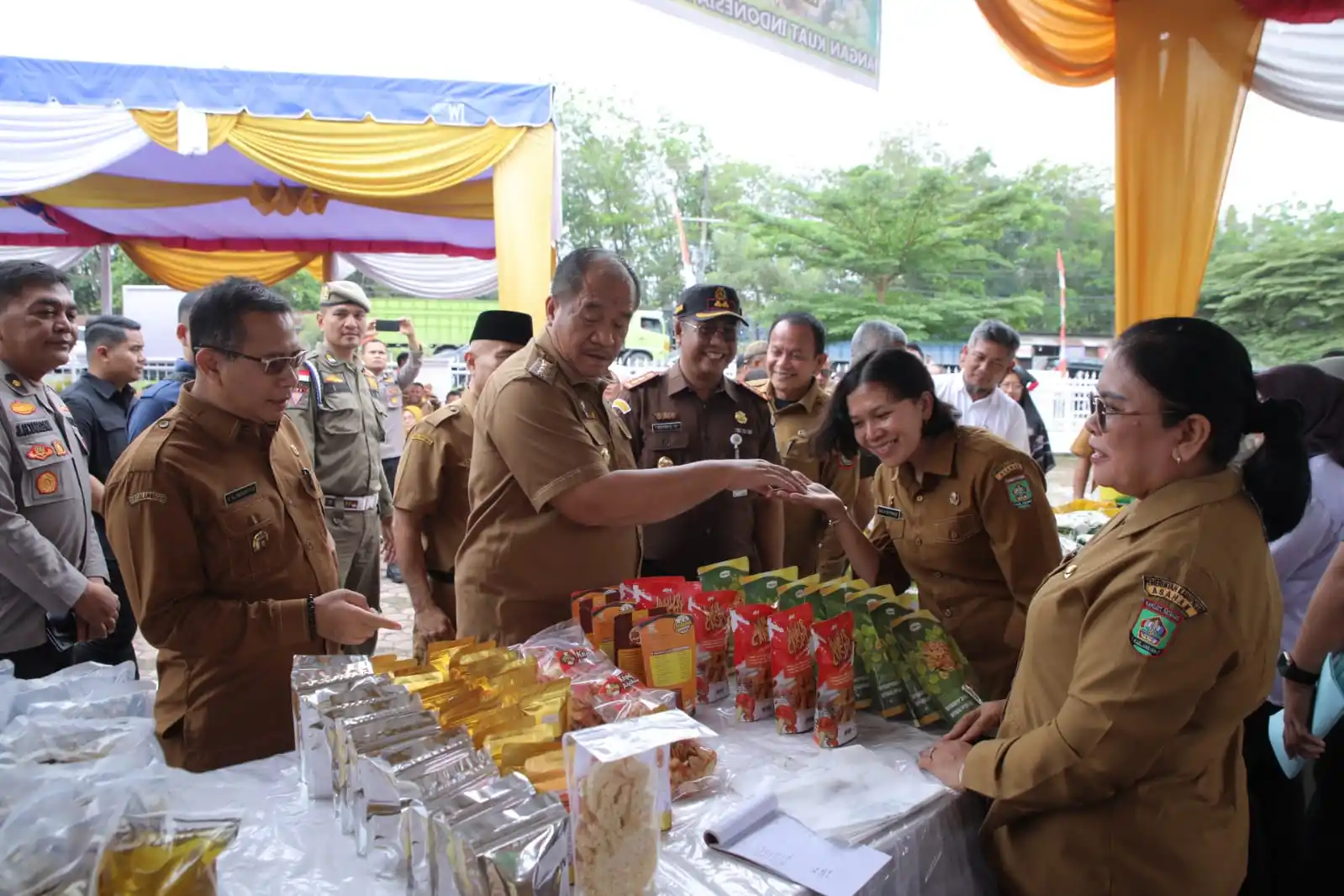 Pemerintah Kabupaten Asahan menggelar pasar murah di halaman Kantor Dinas Ketahanan Pangan Kabupaten Asahan, Selasa (25/03/2025). (Foto: Ist)