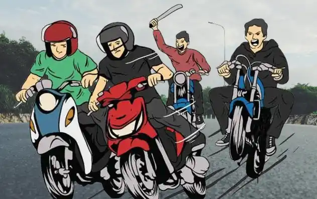Ilustrasi - Pengendara motor bersajam di jalan (Foto: Ist)