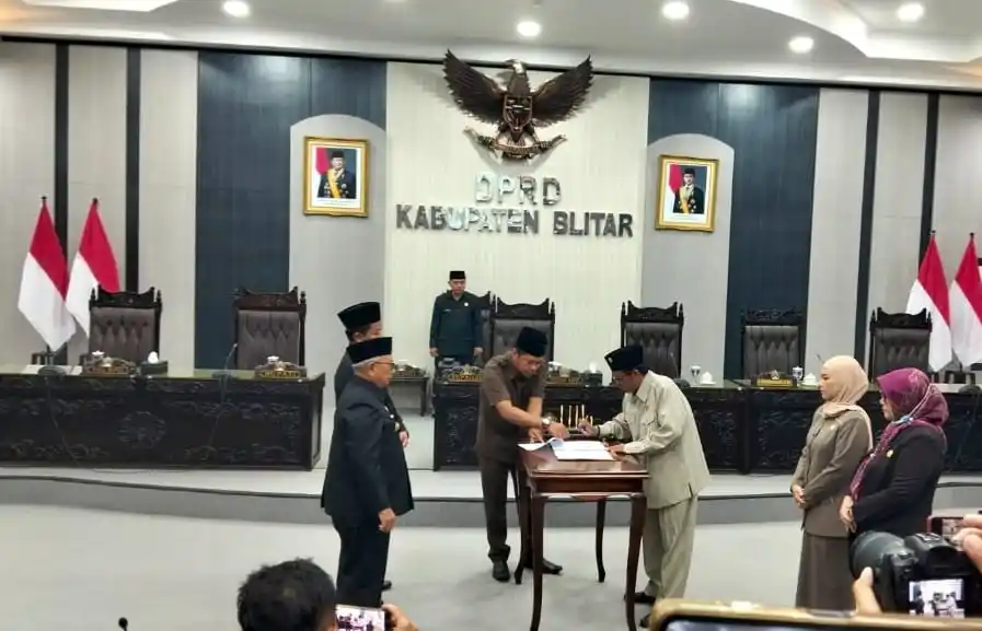 Penandatanganan KUA- PPAS 2025, DPRD dan Pemkab Blitar.(Foto: Dok/JK-MI)