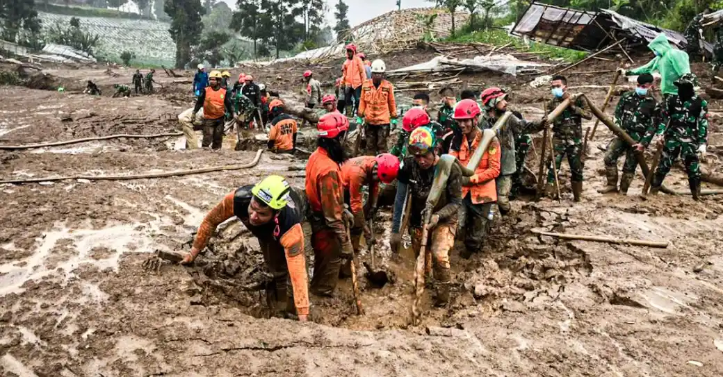 Pencarian Korban Longsor Cisarua (Foto: Repro)