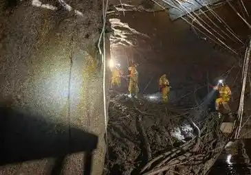 Pencarian pekerja terjebak longsor di tambang bawah tanah PT Freeport (Foto: Ist)