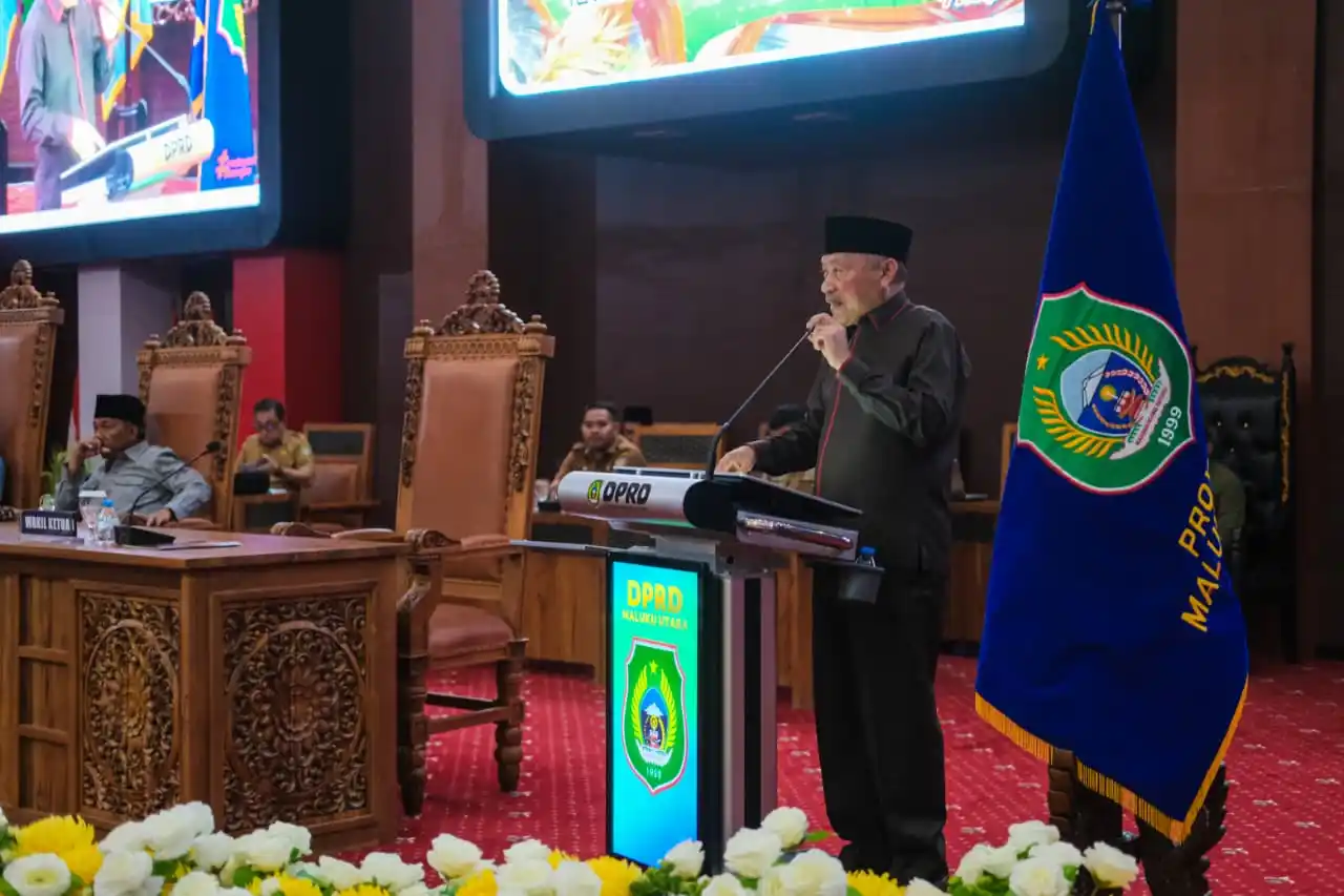 Wagub Malut Sarbin Sehe menyampaikan Nota Keuangan Rancangan APBD 2026 di hadapan pimpinan dan anggota DPRD Malut (Foto: Dok MI/Humas DPRD Malut)