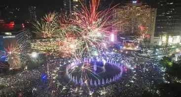 Perayaan puncak tahun baru di Bundaran HI