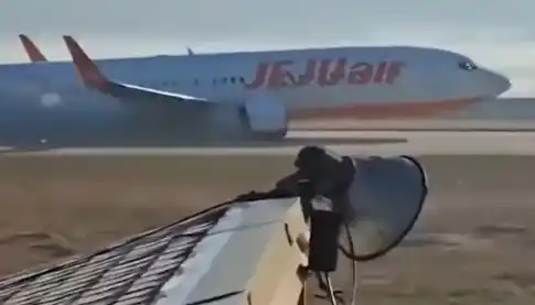 Pesawat Jeju Air Jatuh di Bandara Internasional Muan Korsel [Foto: Ist]