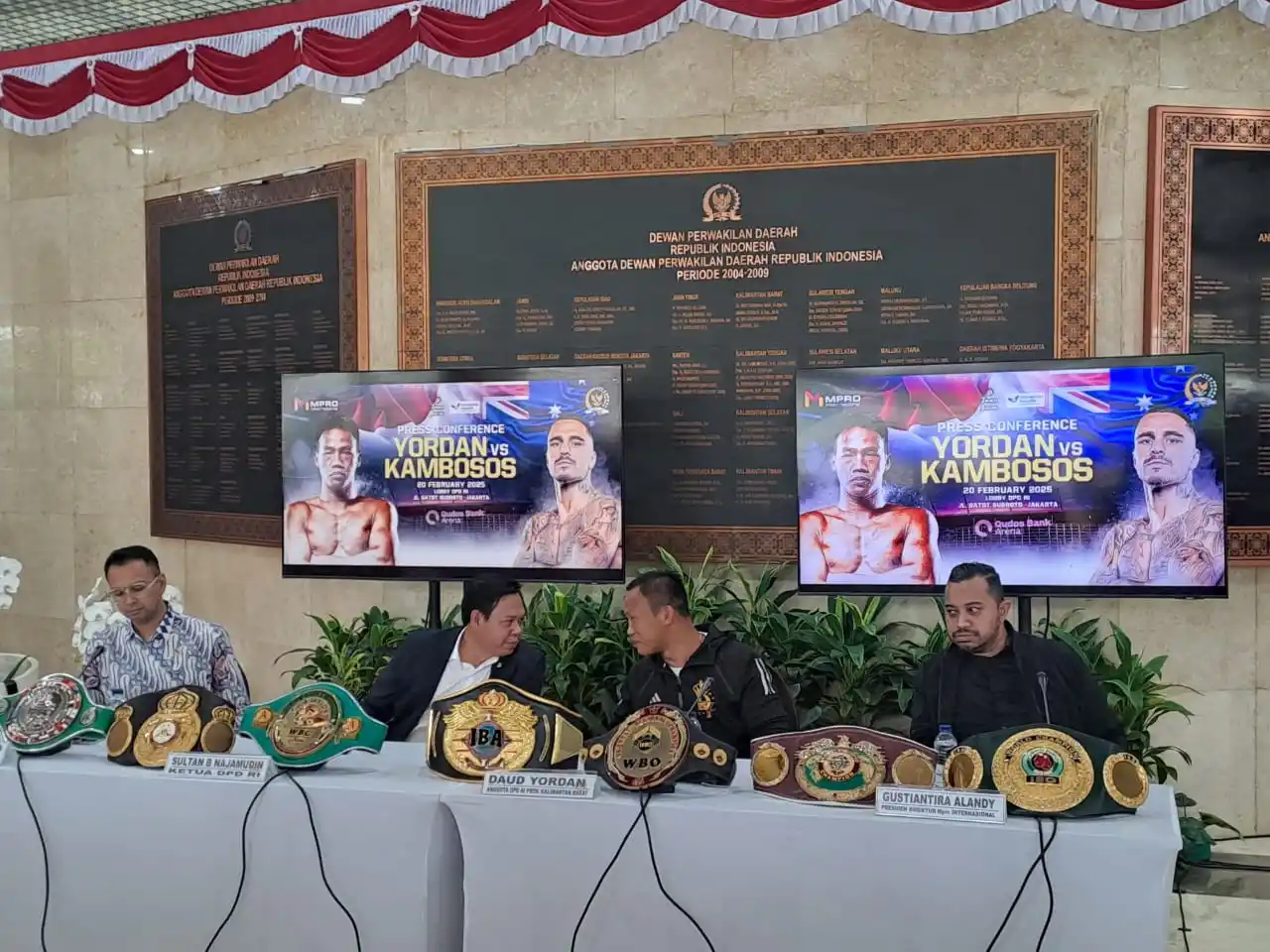 Daud Jordan saat berbincang dengan Ketua DPD Sultan Baktiar Najamudin. (Foto: Rizal)