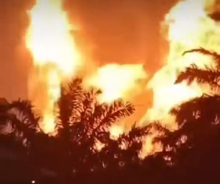 Pipa gas milik PT Trans Gas Indonesia (TGI) meledak (Foto: Tangkapan Layar)