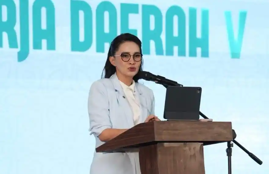 Gubernur Malut Sherly Tjoanda memberikan sambutan pada kegiatan Rakerda V PKK Malut di Bela Hotel, Ternate, Minggu malam 27 Juli 2025 (Foto: Biro Adpim Malut)