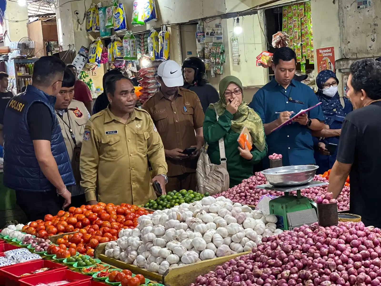 Ditreskrimsus Polda Malut bersama Kadis Pangan, Disperindag, Dinas Pertanian, Parum Bulog, dan DPMPTSP Malut pantau stok pangan menjelah ramadhan Idhul Fitri (Foto: Istimewa)