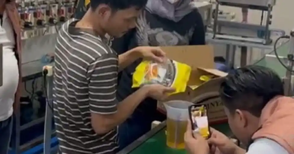 Polisi Bongkar Praktik MinyaKita Ilegal dan Tak Sesuai Takaran di Jakarta Barat (Dok. Polres Metro Jakbar)