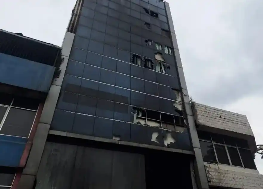 Gedung Terra Drone seusai terbakar pada Selasa, 9 Desember 2025 siang (Foto: Dok MI/Aswan)