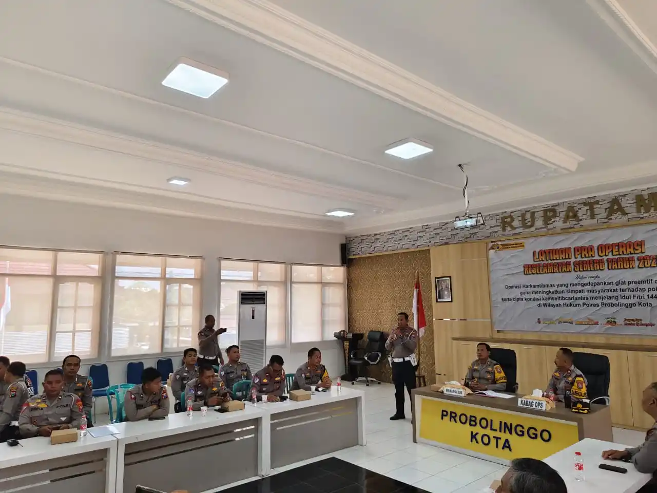 Anggota Satlantas Polres Probolinggo Kota menggelar latihan Pra Operasi Keselamatan Semeru 2025 (Foto: Dok MI)